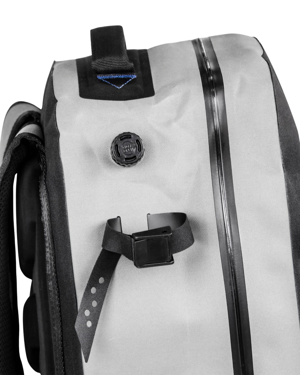 Halcyon Nomad Backpack Close-Up on Zipper, Product Image on white background, ideal for scuba divers