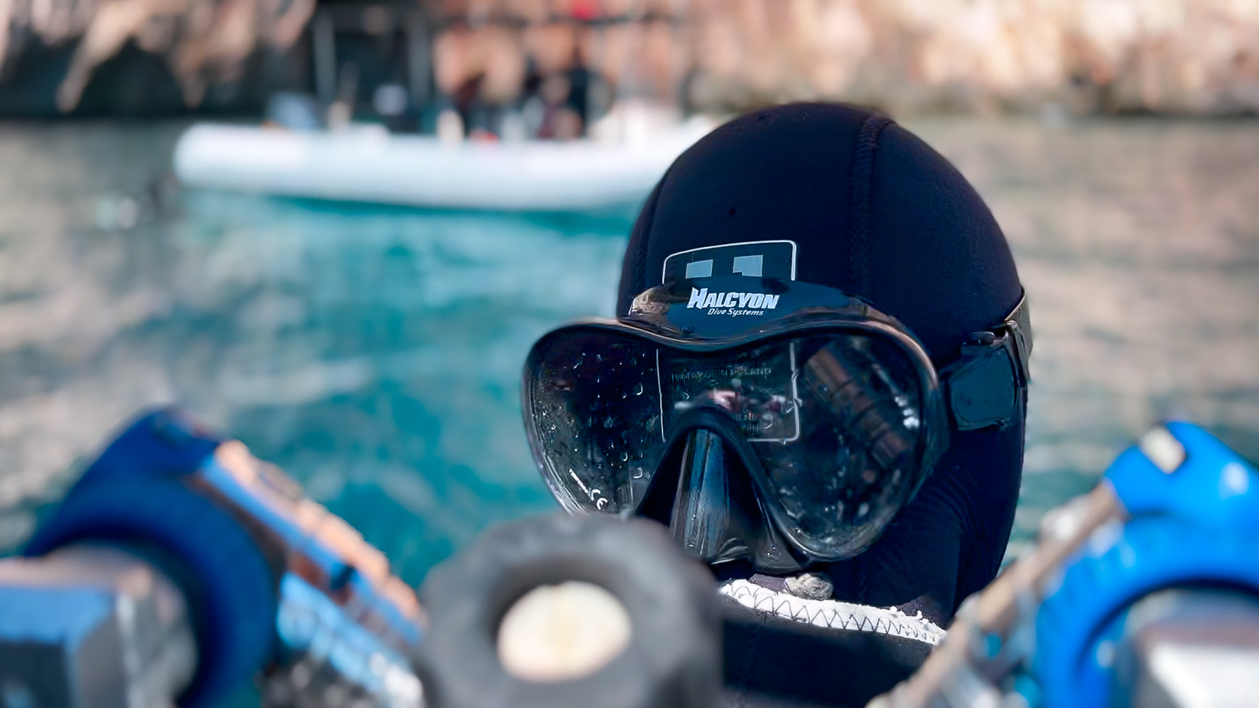 Halcyon UniVision Frameless Mask Product Lifestyle Image