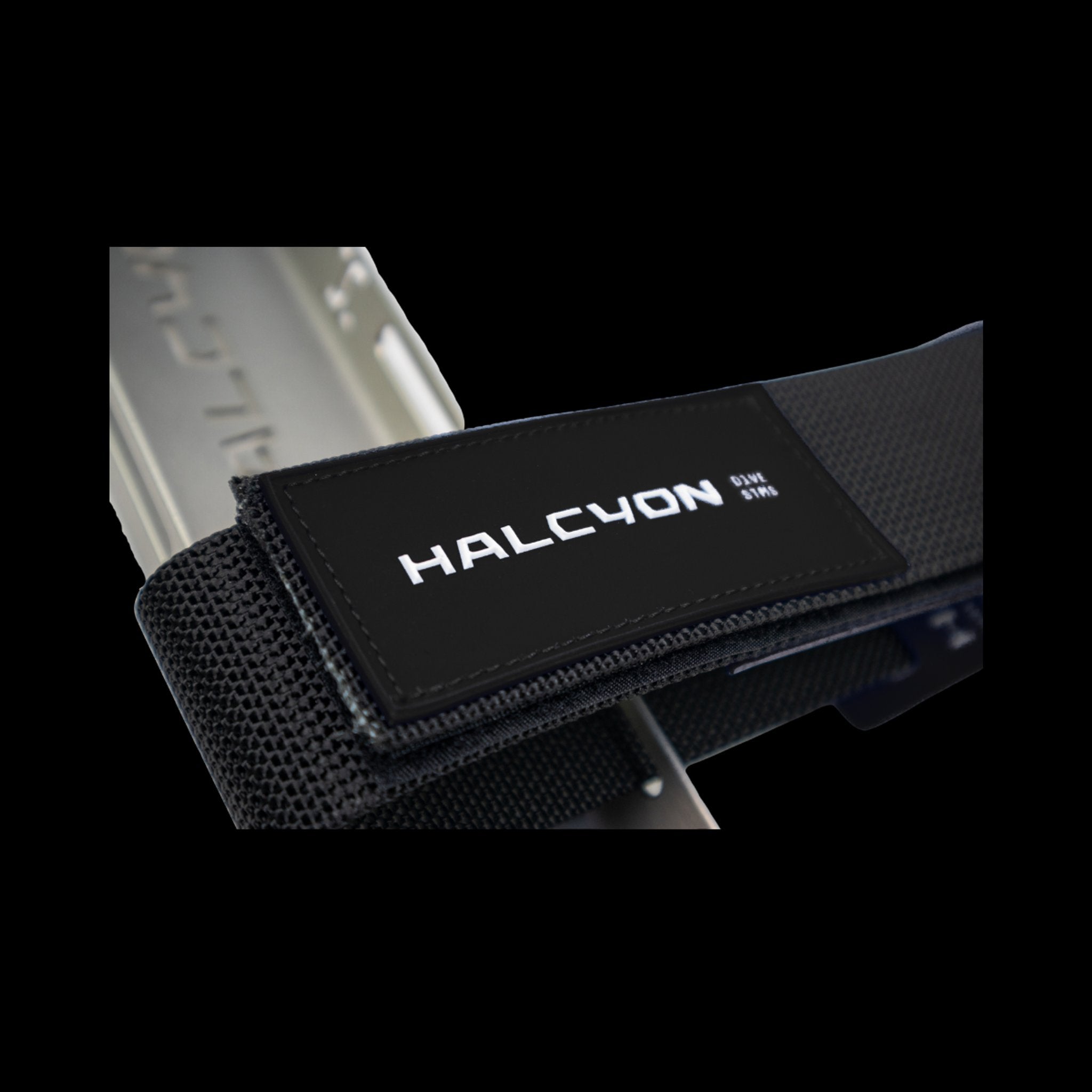 Halcyon Single Tank Adapter, close-up of the Halcyon strap