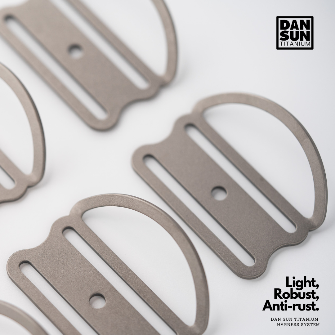 Original titanium tri-glides with D-ring, close-up