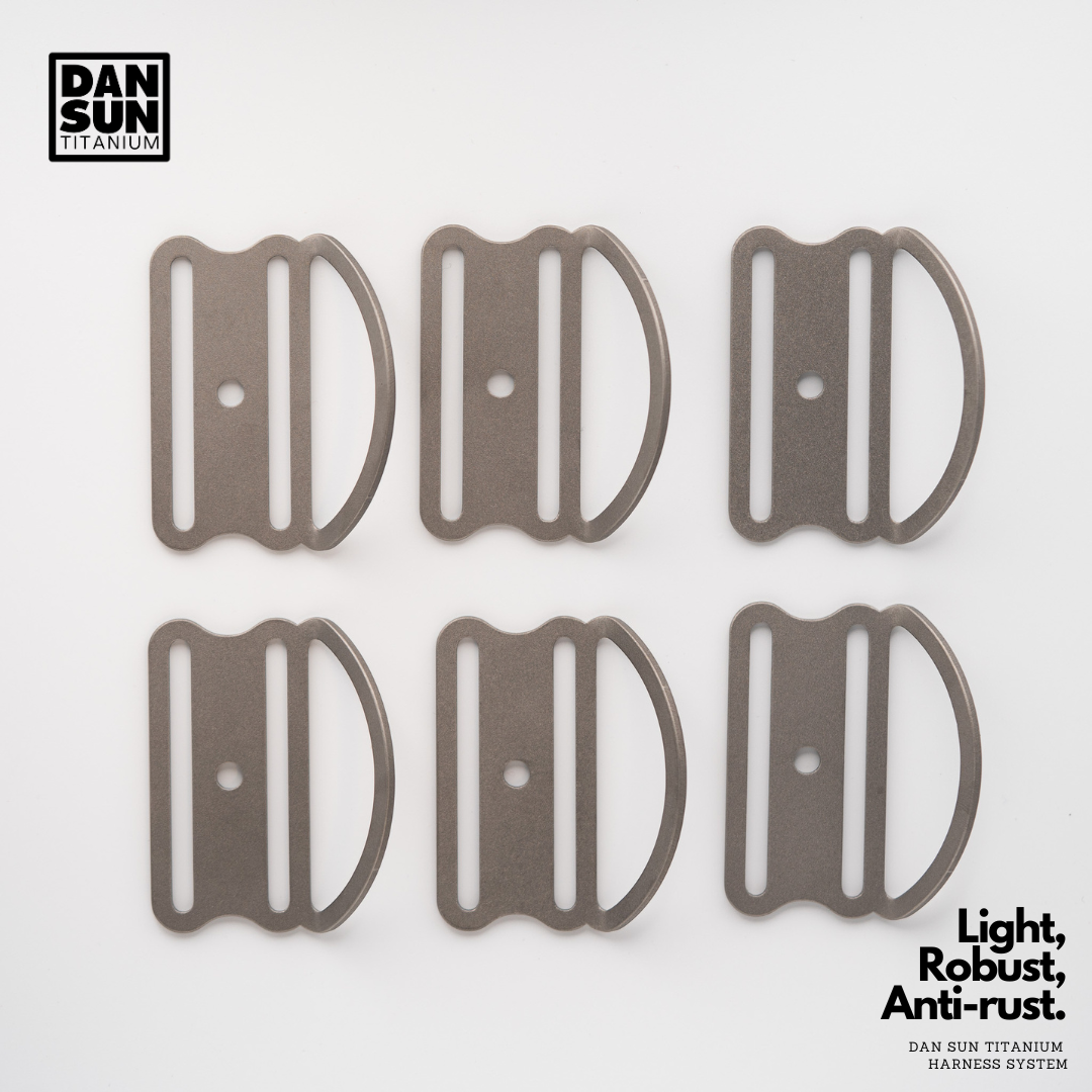 Six original titanium tri-glides with D-ring