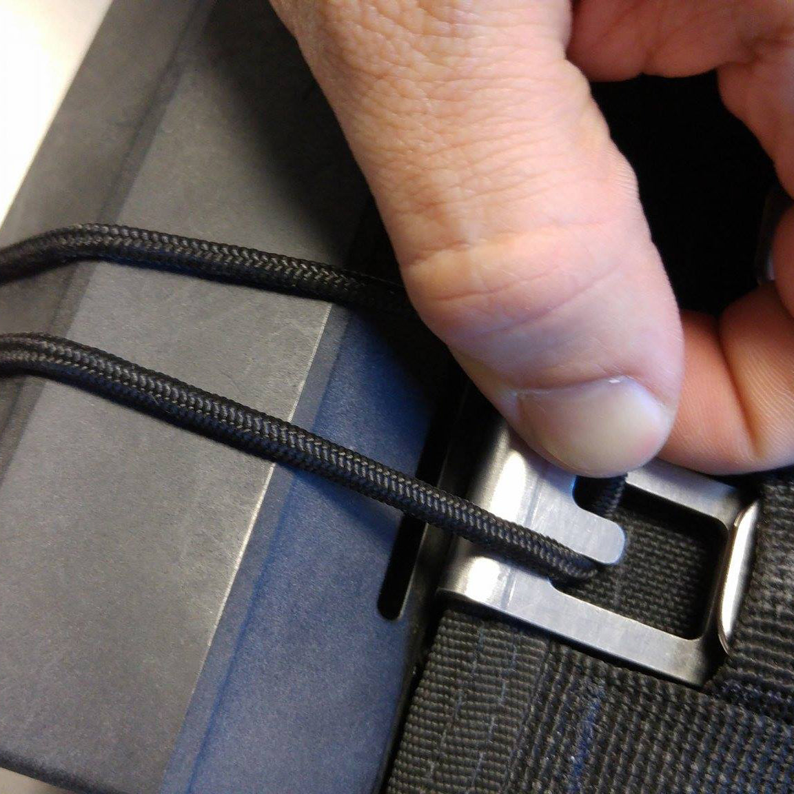Closing the quick lock bungee on the clamp