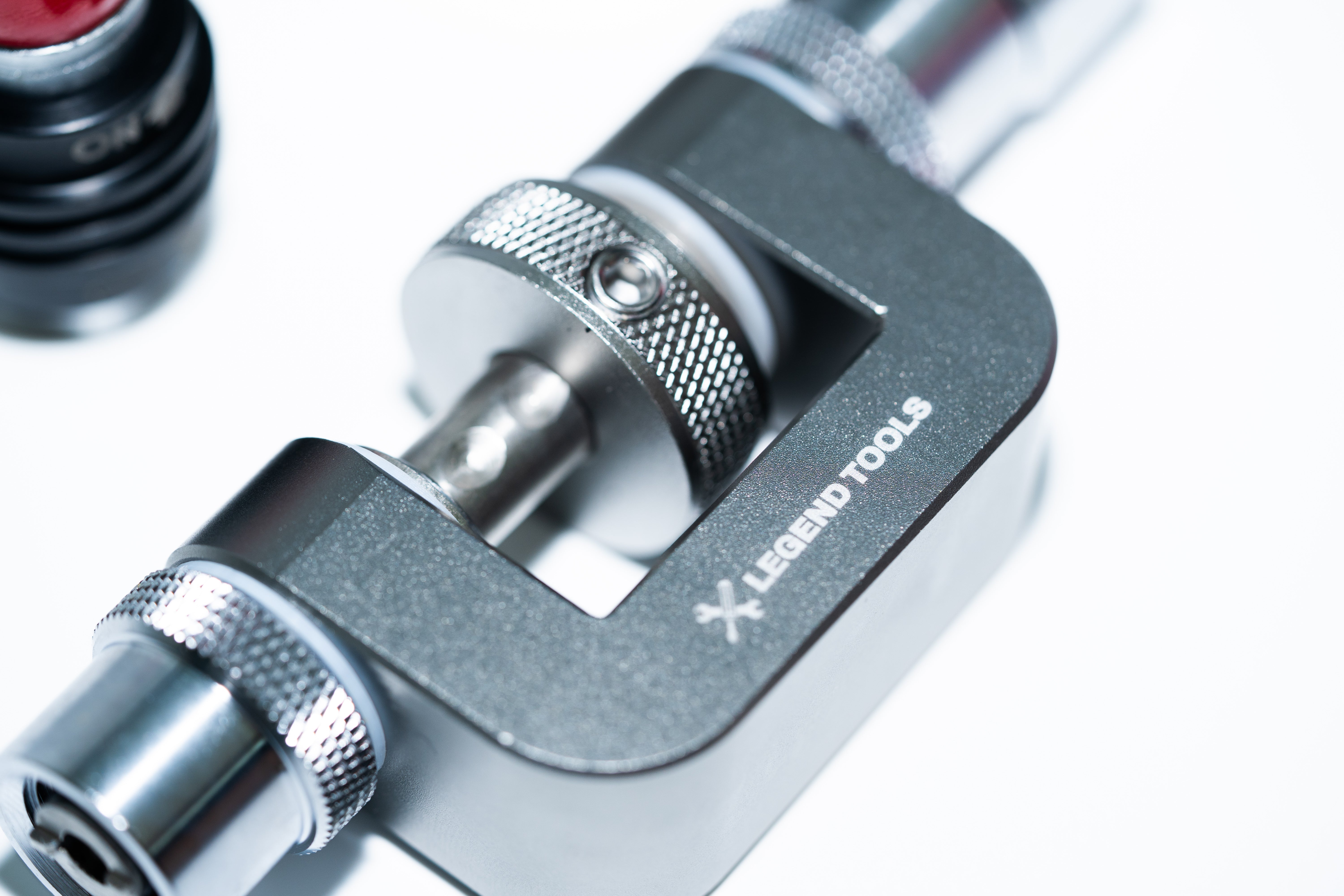 Knurled fittings on the second stage adjusting tool